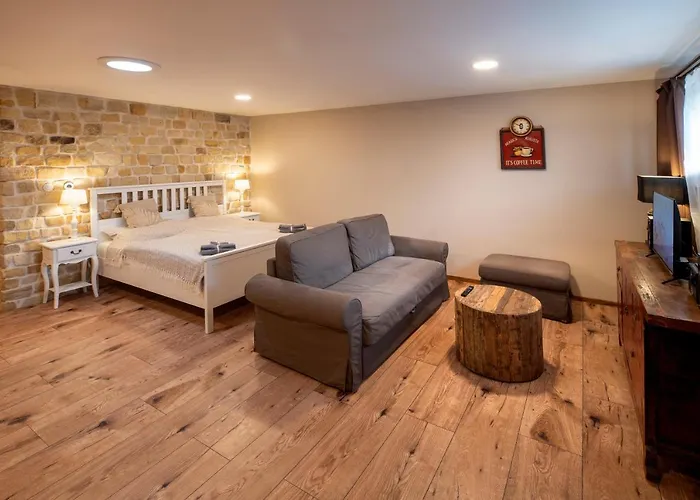 Prague West - Terrace * Chýně